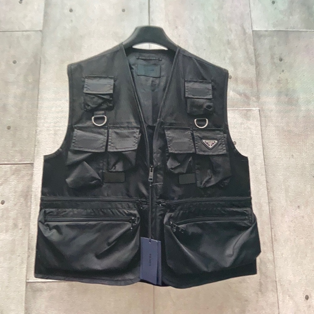 Prada Men’s Navy Nylon Puffer Vest size Medium